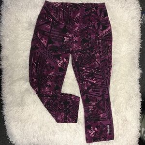 Reebok capri leggings geo print purple/black small